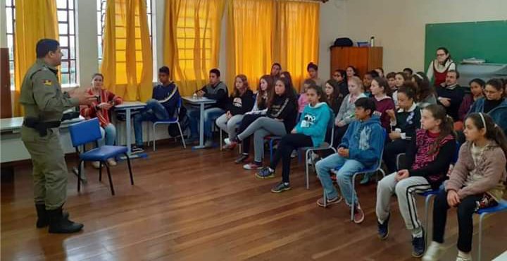 Brigada Militar promove palestra na Escola Dom Érico Ferrari em Nova